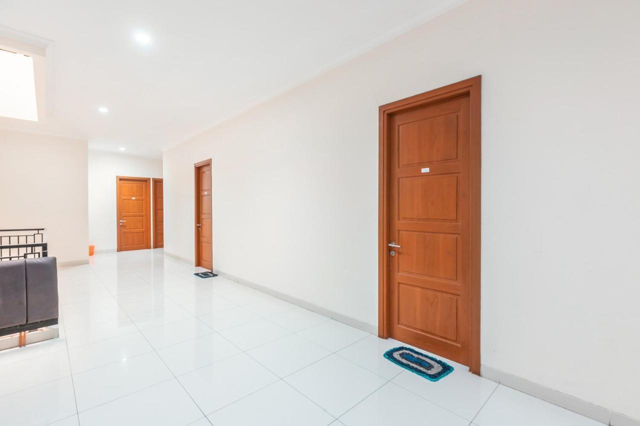 Reddoorz Near Universitas Esa Unggul Bekasi Harapan Indah Екстериор снимка