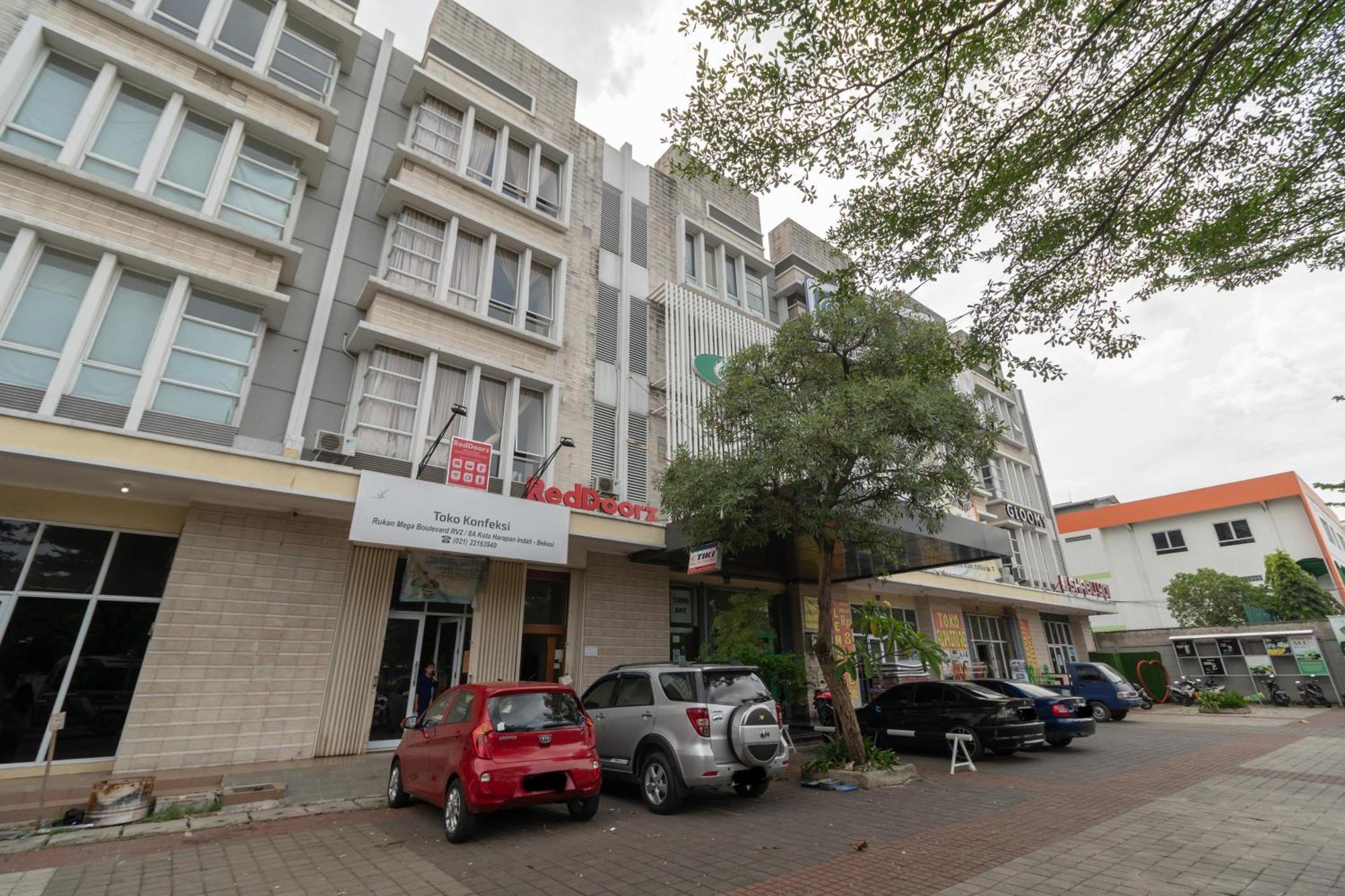 Reddoorz Near Universitas Esa Unggul Bekasi Harapan Indah Екстериор снимка