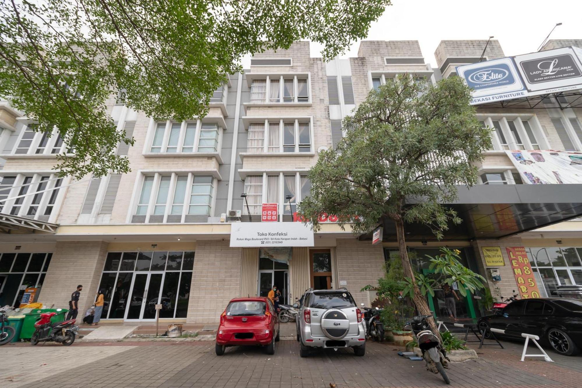 Reddoorz Near Universitas Esa Unggul Bekasi Harapan Indah Екстериор снимка
