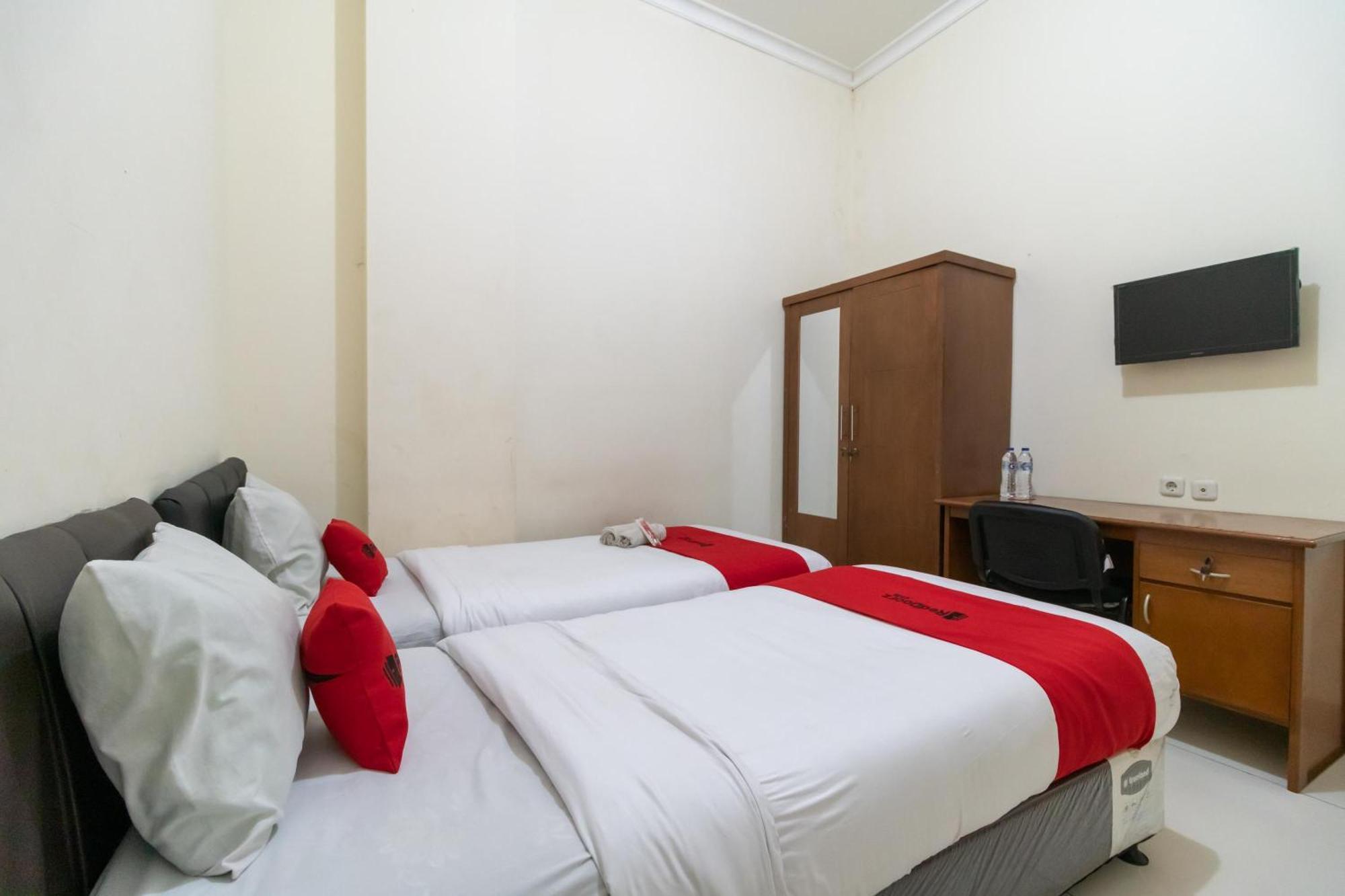 Reddoorz Near Universitas Esa Unggul Bekasi Harapan Indah Екстериор снимка