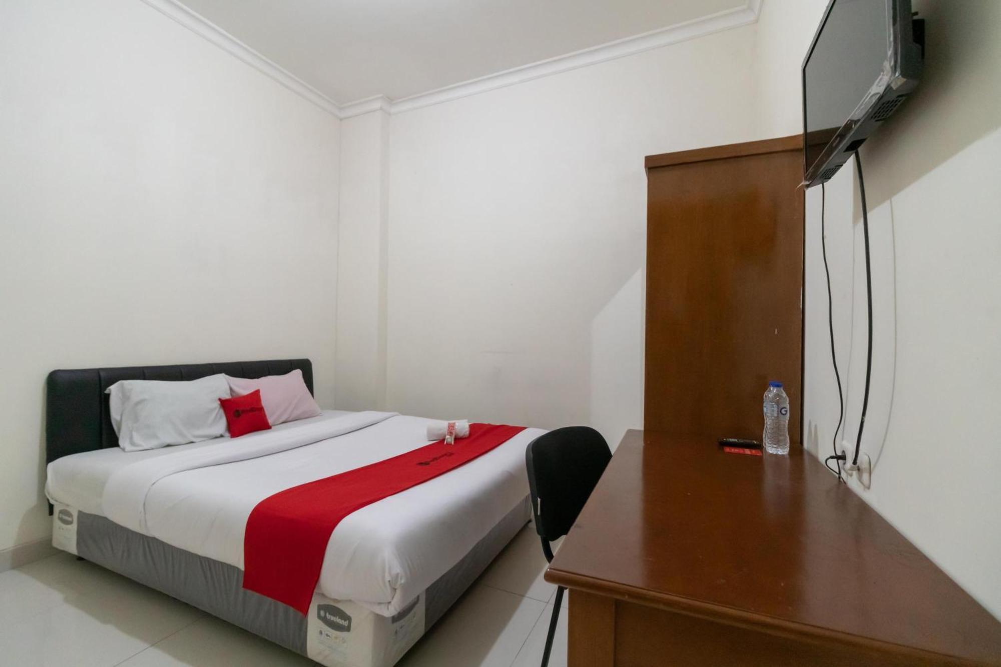 Reddoorz Near Universitas Esa Unggul Bekasi Harapan Indah Екстериор снимка