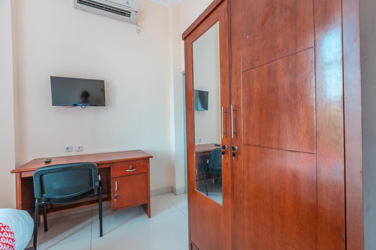 Reddoorz Near Universitas Esa Unggul Bekasi Harapan Indah Екстериор снимка
