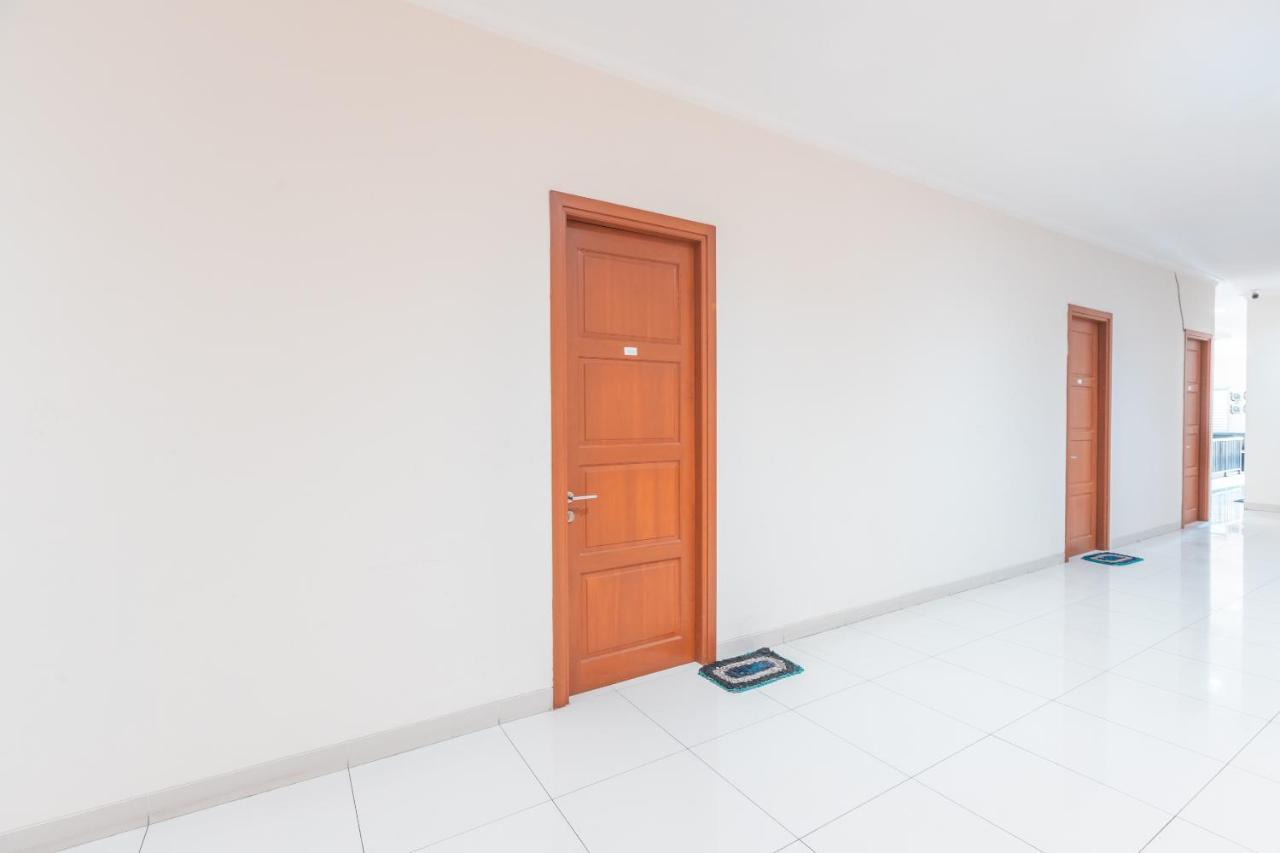 Reddoorz Near Universitas Esa Unggul Bekasi Harapan Indah Екстериор снимка
